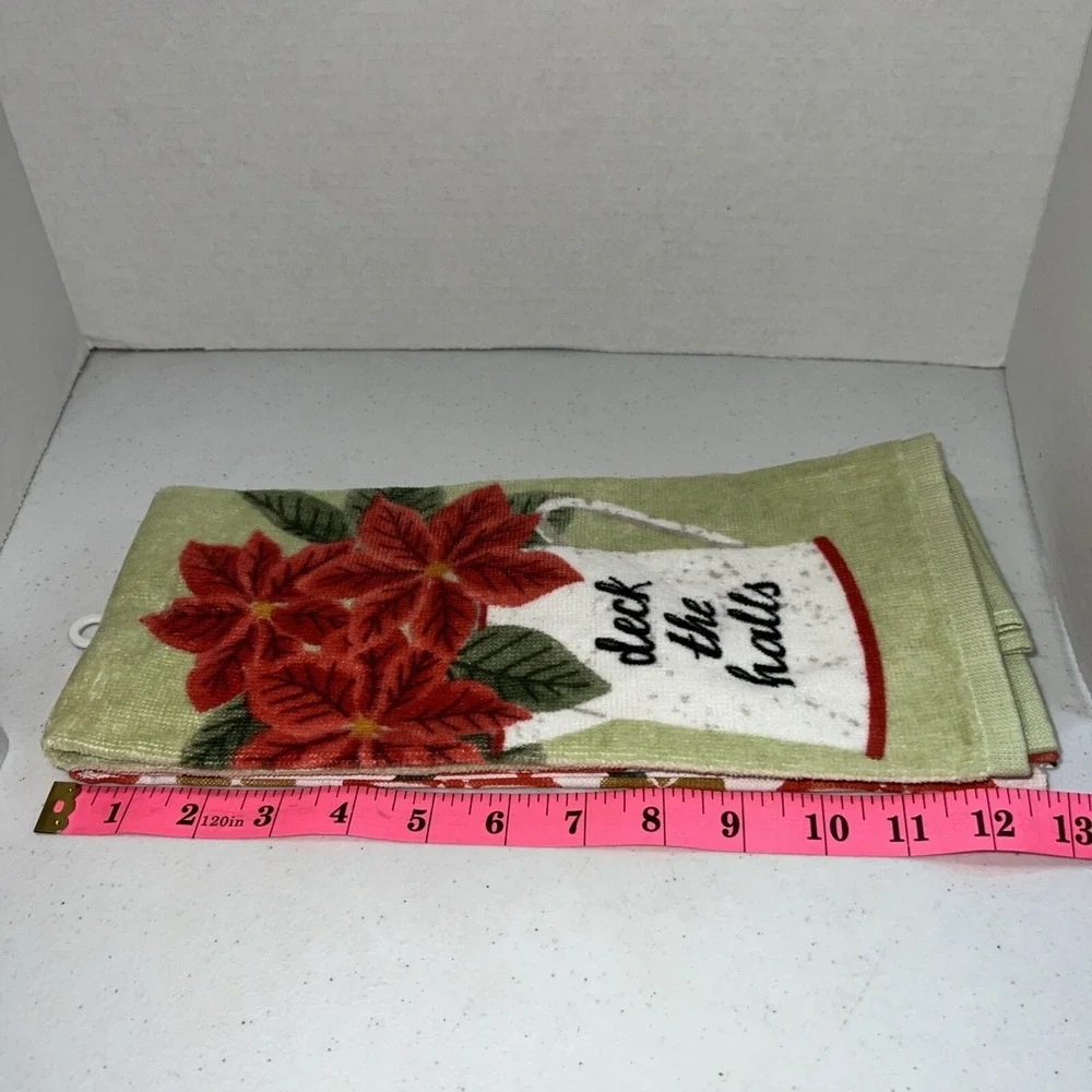 St. Nicholas Square Deck The Halls Red Green Christmas Poinsettia Towel Set NWOT